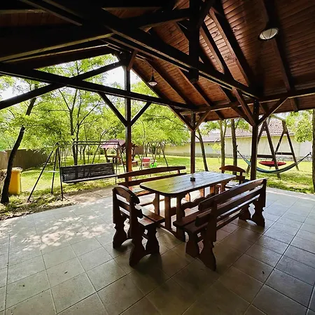Alfoeldi Vendeghaz - Devavanya Exterior photo